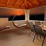 Sunset With Sea View For 6 Persons Near Novigrad Villa