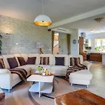 Villa Sunset With Sea View For 6 Persons Near Novigrad *