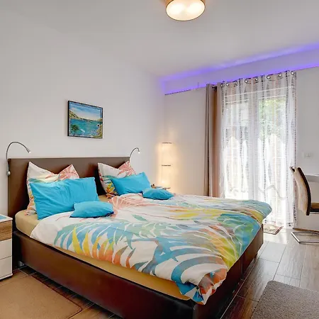 Sunset With Sea View For 6 Persons Near Novigrad Villa