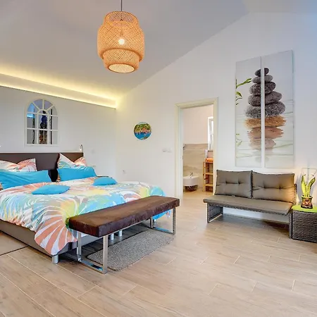 Sunset With Sea View For 6 Persons Near Novigrad فيلة