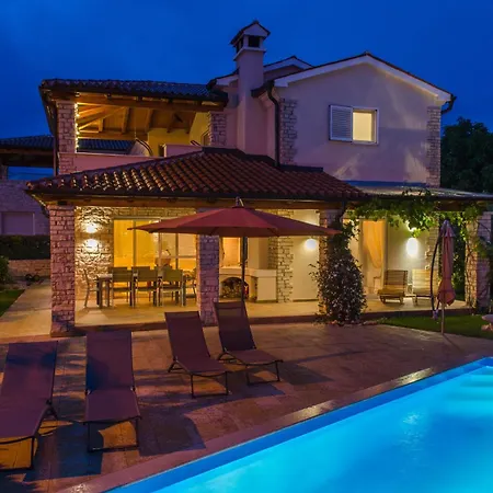Villa Sunset With Sea View For 6 Persons Near Novigrad