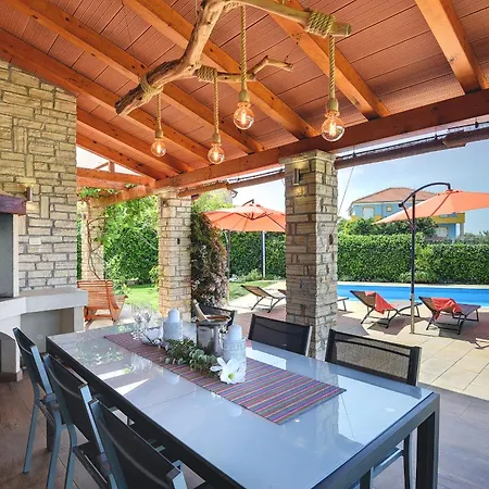 Sunset With Sea View For 6 Persons Near Novigrad فيلة Bužinija