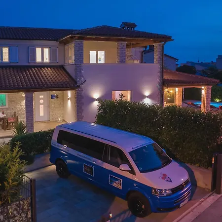 Villa Sunset With Sea View For 6 Persons Near Novigrad *